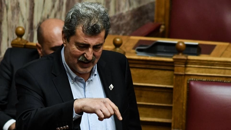 Ο Πολάκης «οργανώνει» στο Facebook τον ξυλοδαρμό του Μπογδάνου